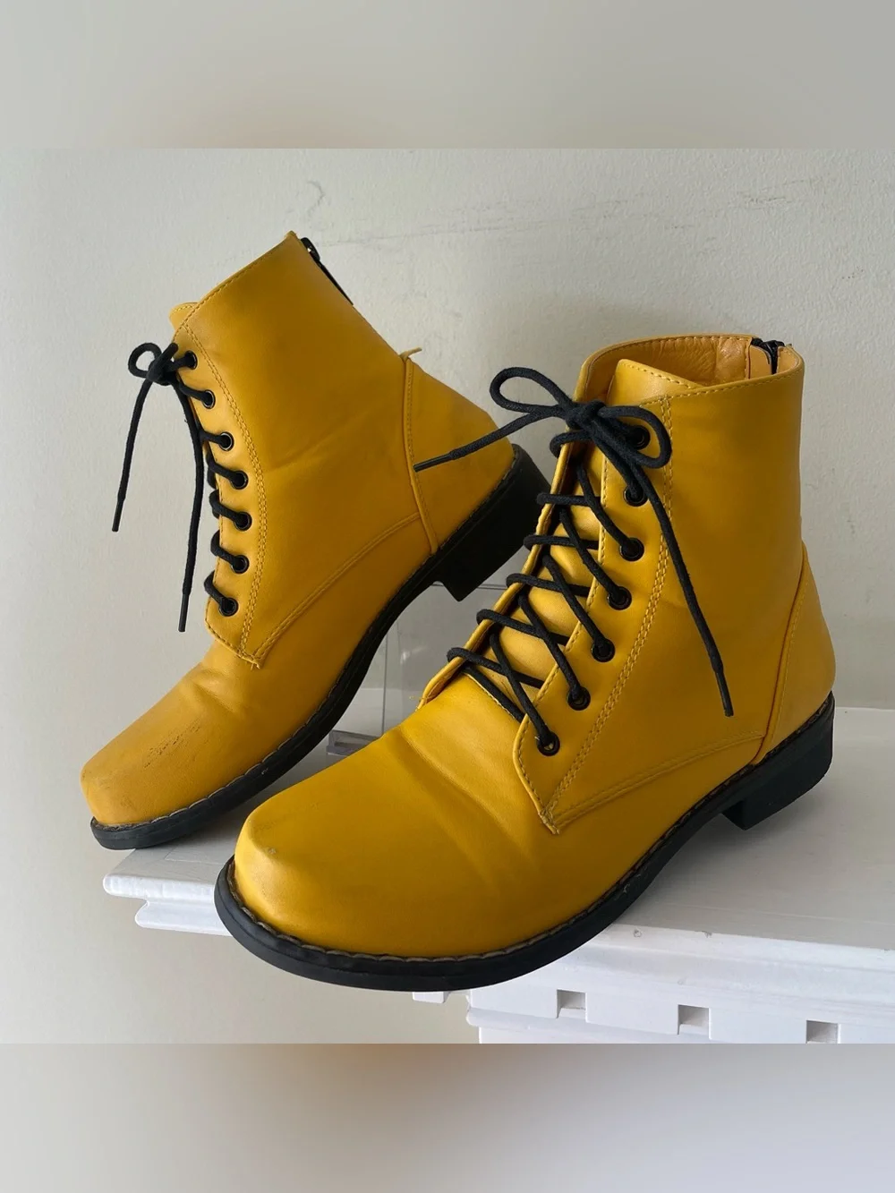 Harper Women’s Yellow Lace-Up Ankle Boots - Classic Urban Style EUC Size 7.5